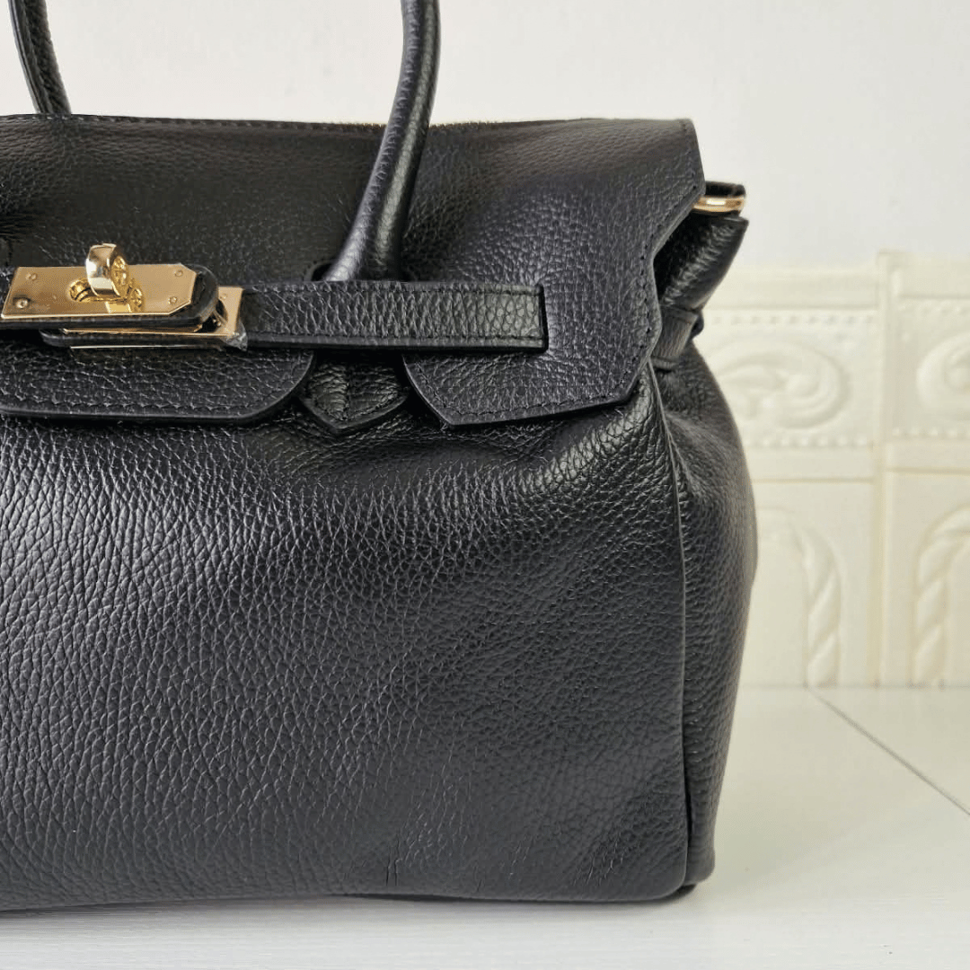Borsa PARIS a mano in vera pelle martellata nera con chiusura a lucchetto, Made in Italy