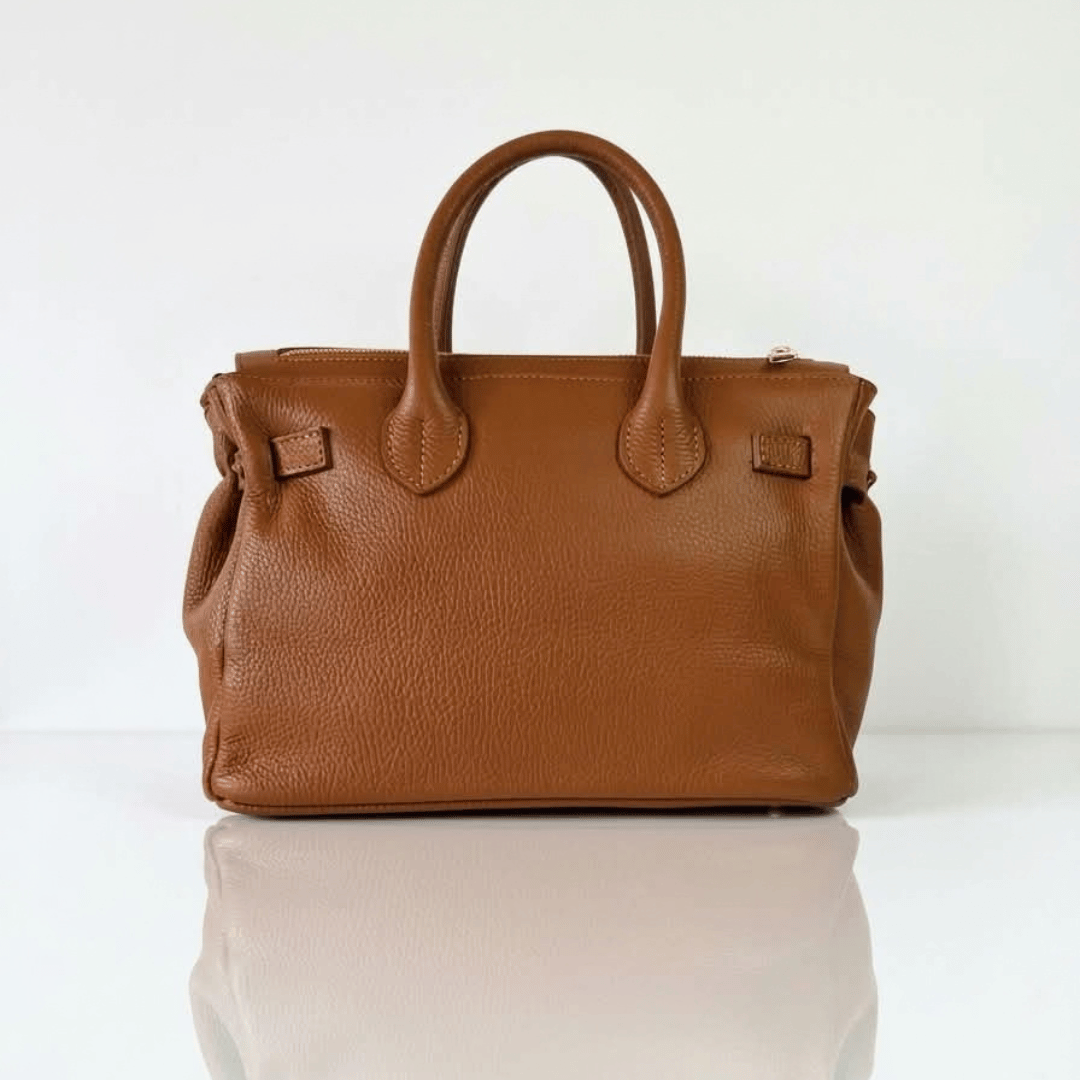 Borsa PARIS Cuoio - dettaglio hardware oro e chiusura a lucchetto
Borsa PARIS Cuoio - interno in vera pelle e microfibra