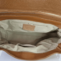 Borsa PARIS Cuoio - dettaglio hardware oro e chiusura a lucchetto
Borsa PARIS Cuoio - interno in vera pelle e microfibra