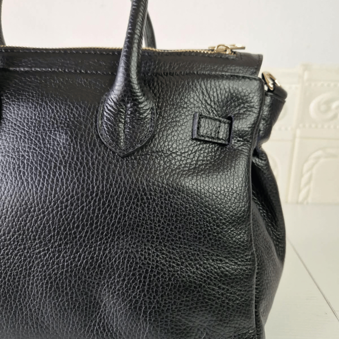 Borsa PARIS a mano in vera pelle martellata nera con chiusura a lucchetto, Made in Italy