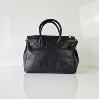 Borsa PARIS a mano in vera pelle martellata nera con chiusura a lucchetto, Made in Italy