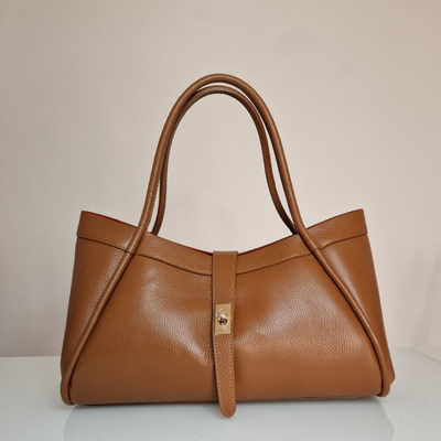 bolso de piel auténtica artesanal Made in Italy
bolso de piel italiana hecho a mano
bolsos de lujo de piel para mujer Made in Italy
bolso elegante de piel natural italiana
marroquinería artesanal de alta calidad